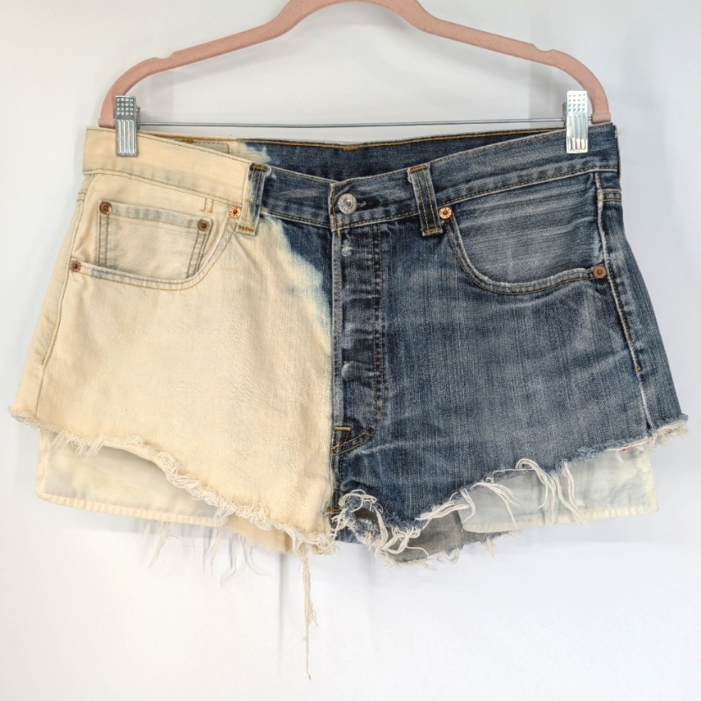 Levi's 501 Two-Tone Blue Cream Distressed Raw Hem Denim Cut-Off Booty Shorts 34